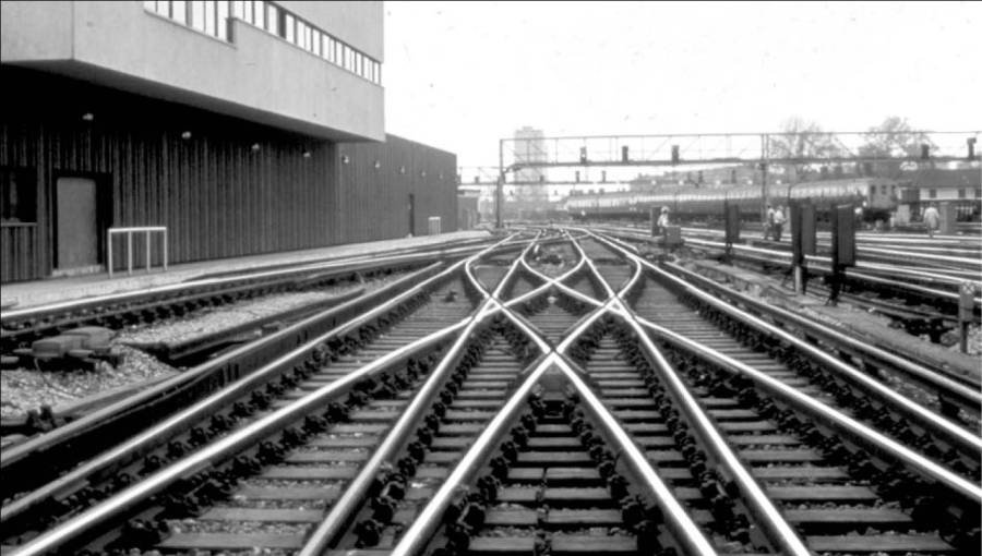 scissors_crossover_southern_region.jpg scissors_crossover_southern_region.jpg