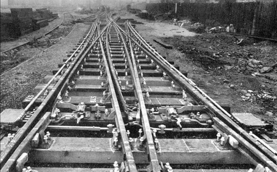 double_slip_under_construction.jpg double_slip_under_construction.jpg