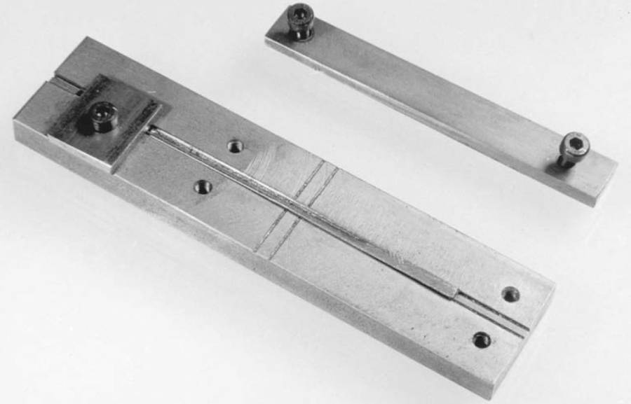 blade_filing_jig.jpg blade_filing_jig.jpg