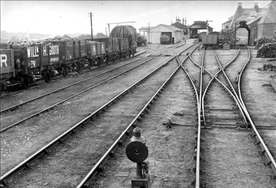 symmetrical_three_throw_turnout.jpg symmetrical_three_throw_turnout.jpg