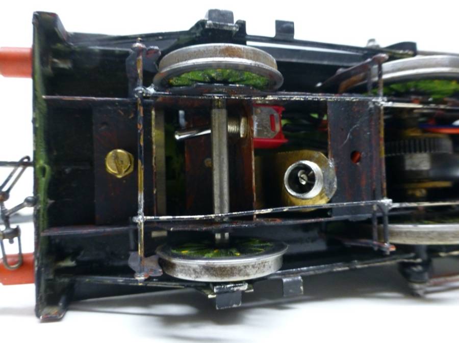 radio_control_under_loco.jpg radio_control_under_loco.jpg