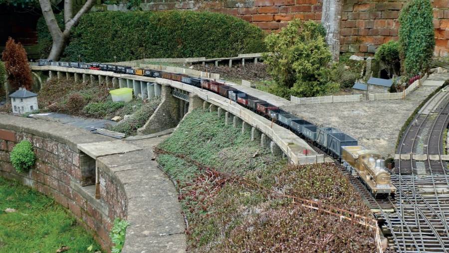 radio11c.jpg radio11c.jpg