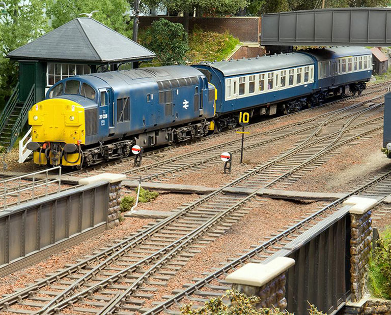 Image of O gauge modelling